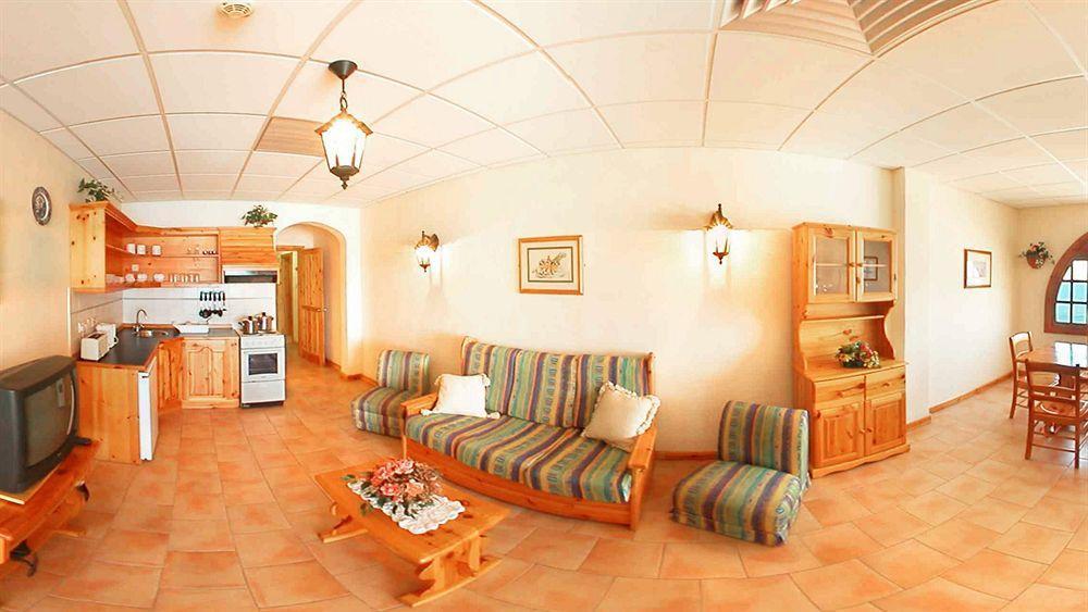 סיינט פול ביי The Mediterranea Hotel & Suites מראה חיצוני תמונה